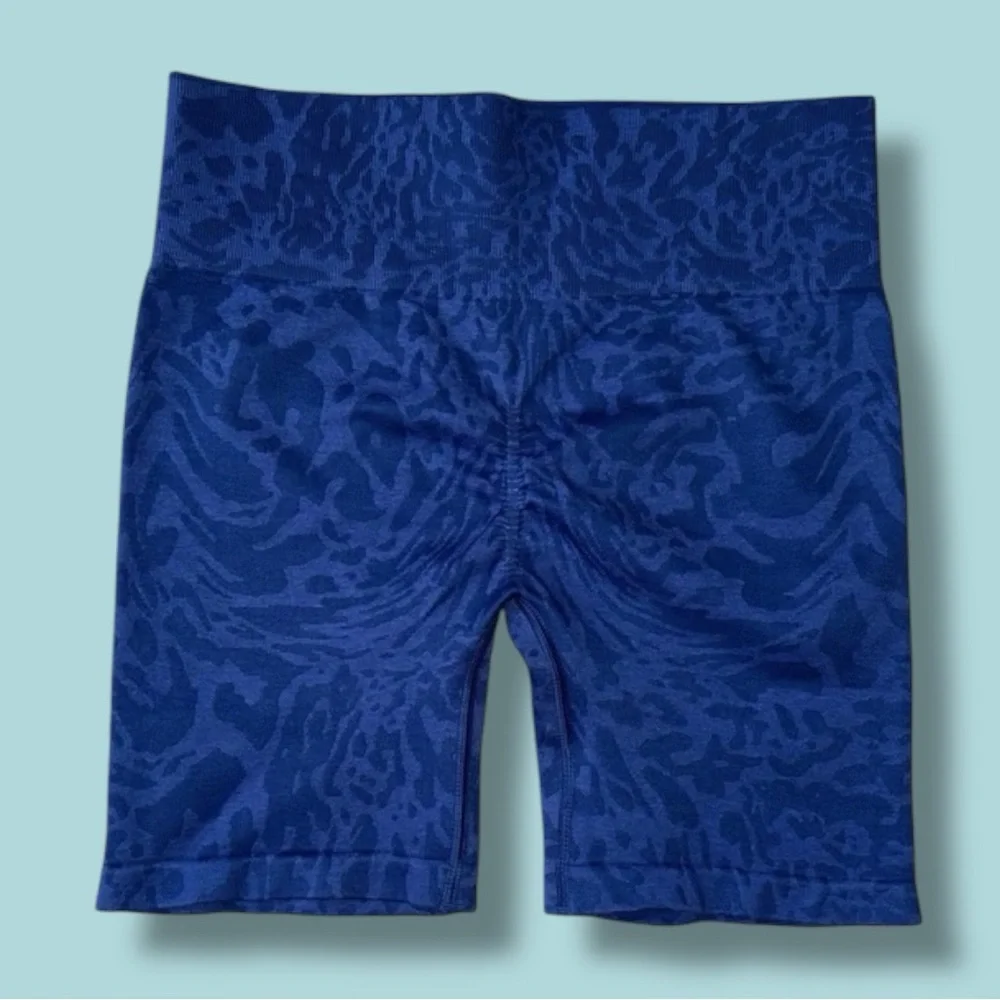 Gymshark Biker Butt Lifting Shorts - Picture 2 of 3